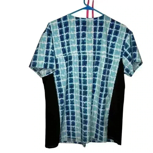 Lot of three scrub tops, Grey’s Anatomy and more sizes large and extra large - Picture 7 of 7